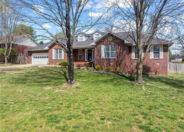 Property at 1213 Rogers Ave, Harrison, AR 72601, 3 beds, 2 baths