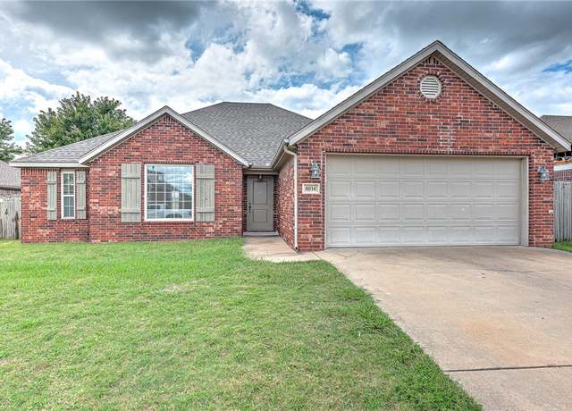 Property at 6016 S 36th St, Rogers, AR 72758, 3 beds, 2 baths