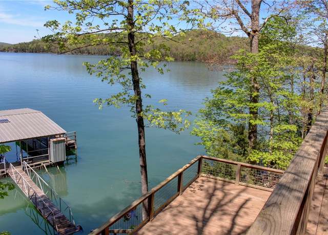 Property at 9001 Valleyview Dr, Rogers, AR 72756, 3 beds, 2.5 baths