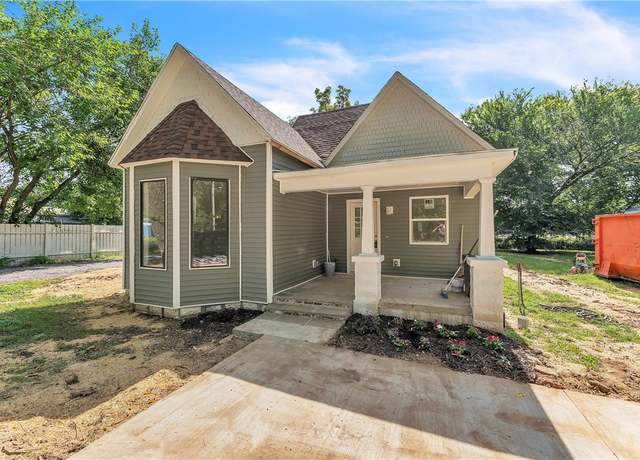 Property at 408 SW 2nd Ave, Gravette, AR 72736, 3 beds, 2 baths