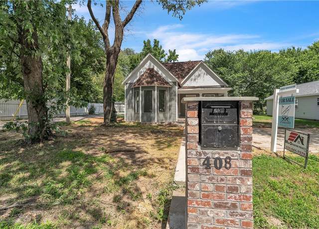 Property at 408 SW 2nd Ave, Gravette, AR 72736, 3 beds, 2 baths