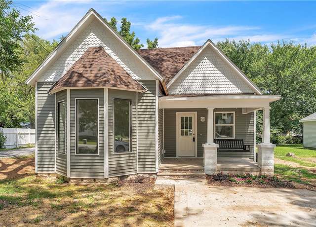 Property at 408 SW 2nd Ave, Gravette, AR 72736, 3 beds, 2 baths