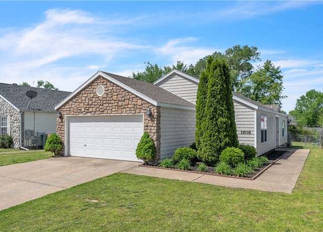 Property at 1908 S Pinewoods Dr, Rogers, AR 72758, 3 beds, 2 baths