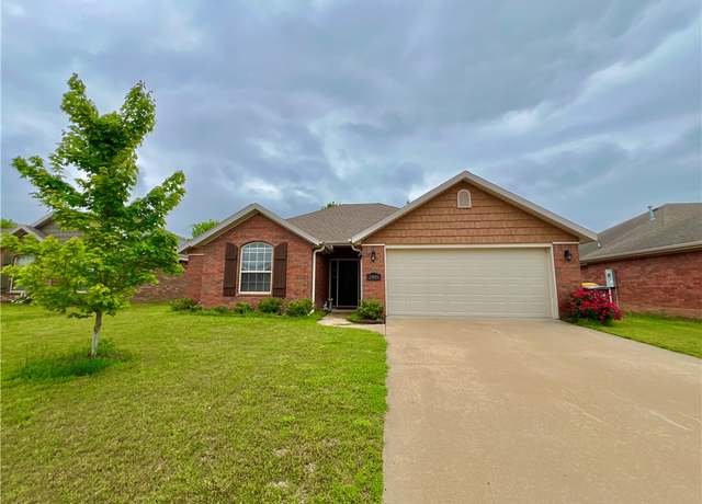 Property at 2909 S E St, Rogers, AR 72758, 3 beds, 2 baths