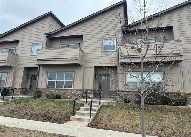 Property at 2632 N Ward Dr, Fayetteville, AR 72704, 3 beds, 2.5 baths