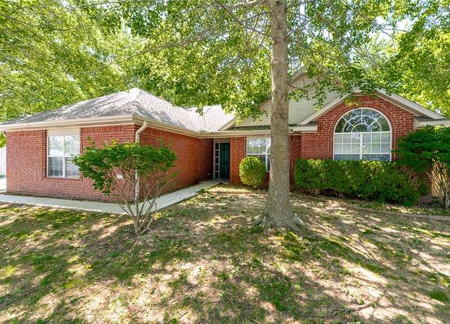 Property at 3021 White Oak Pl, Springdale, AR 72762, 3 beds, 2 baths