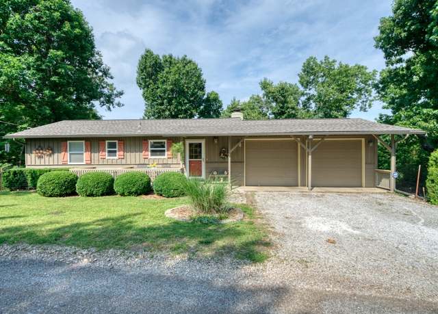 Property at 122 Hillcrest Rd, Eureka Springs, AR 72631, 3 beds, 2 baths
