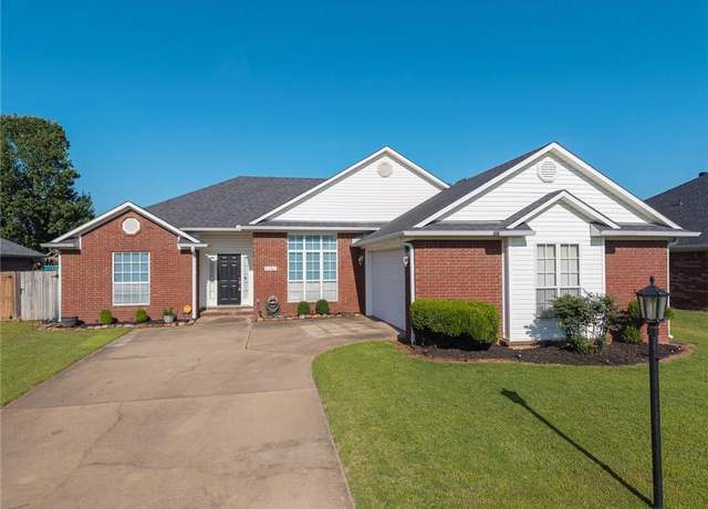 Property at 7201 Red Pine Dr, Fort Smith, AR 72916, 3 beds, 2 baths