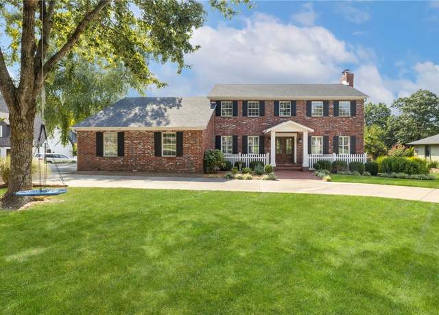 Property at 1811 El Contento Cir, Bentonville, AR 72712, 3 beds, 2.5 baths
