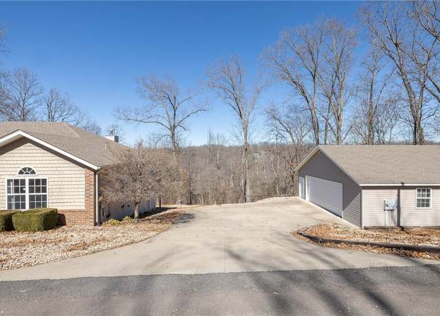Property at 33 Rountree Dr, Bella Vista, AR 72715, 3 beds, 2 baths