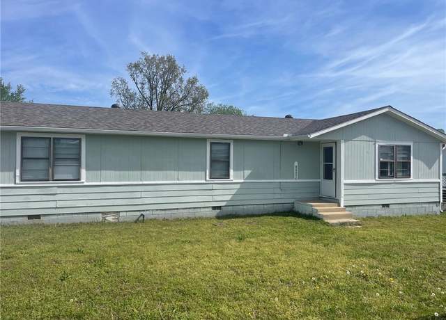 Property at 4976 Central Dr, Springdale, AR 72762, 3 beds, 1 bath