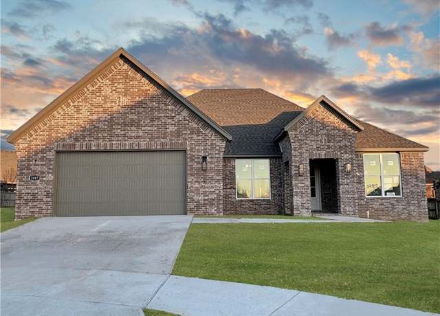 Property at 2858 N Grey Squirrel Dr, Fayetteville, AR 72704, 4 beds, 3 baths