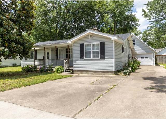 Property at 506 El Paso St SE, Gravette, AR 72736, 3 beds, 2 baths