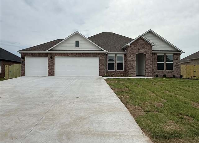 Property at 202 N Kit Kat Ct, Siloam Springs, AR 72761, 4 beds, 2 baths