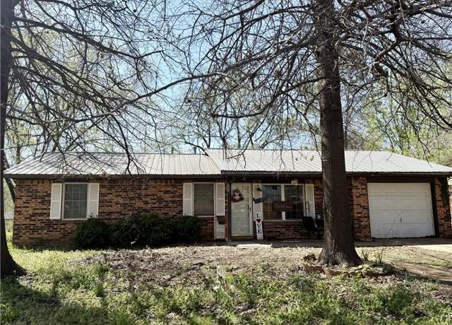Property at 839 Clara St, Westville, OK 74965, 3 beds, 1 bath