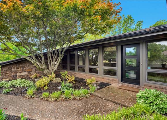 Property at 105 Woodcliff Cir, Springdale, AR 72764, 3 beds, 2.5 baths