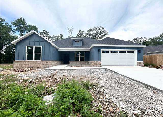Property at 48 Northampton Dr, Bella Vista, AR 72714, 4 beds, 2 baths