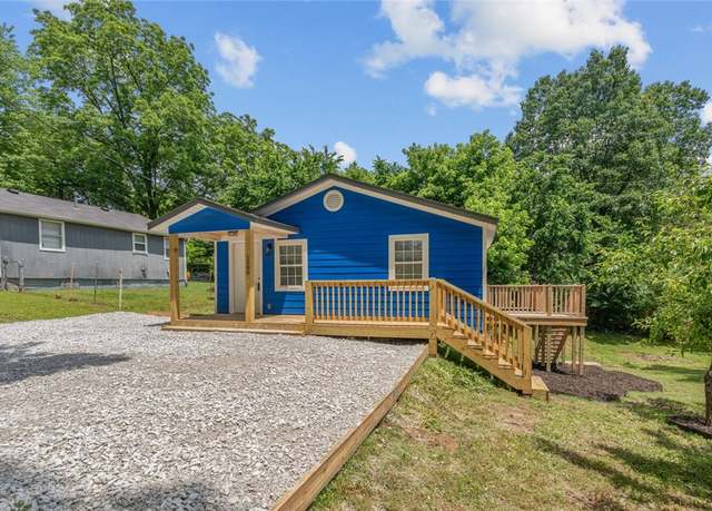 Property at 1580 Jones Ln, Pea Ridge, AR 72751, 3 beds, 2 baths