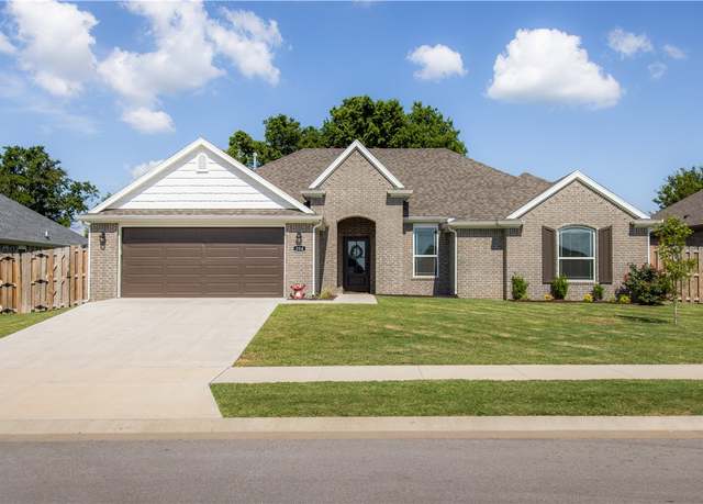 Property at 304 W Tyler Rd, Farmington, AR 72730, 3 beds, 2 baths