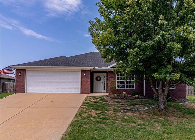 Property at 408 Lion Dr, Gravette, AR 72736, 3 beds, 2 baths