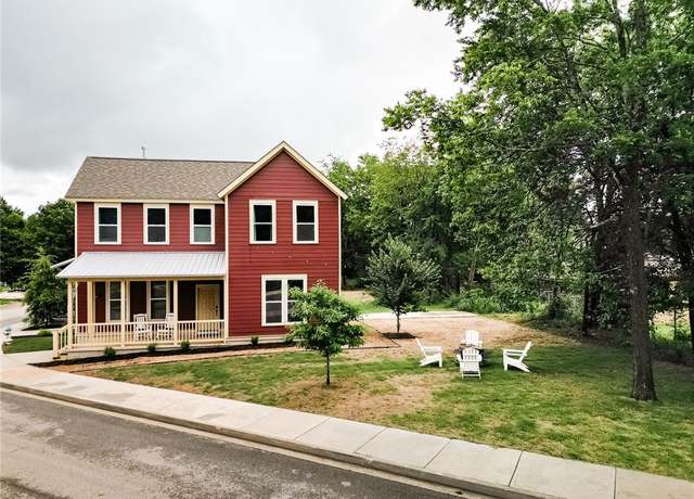 Property at 315 E 11th St, Fayetteville, AR 72701, 3 beds, 3.5 baths