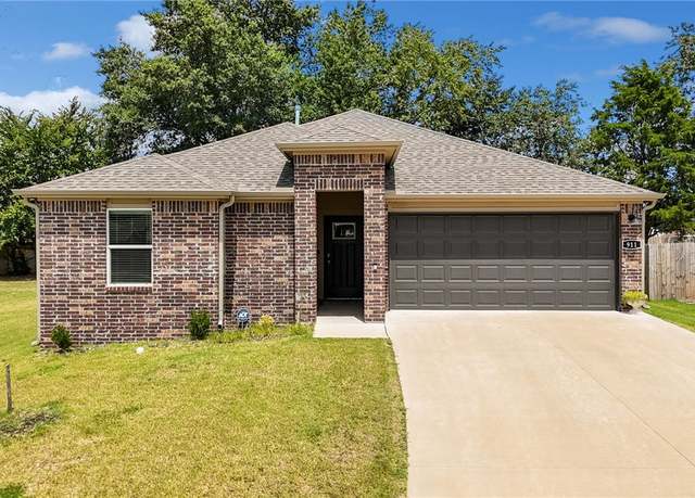 Property at 911 W Sonoma St, Rogers, AR 72758, 3 beds, 2 baths