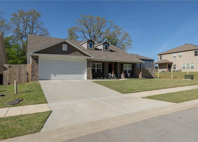 Property at 3050 W Emil Dr, Fayetteville, AR 72704, 4 beds, 2 baths