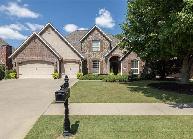Property at 1204 SW Edinburgh Ave, Bentonville, AR 72713, 4 beds, 3.5 baths
