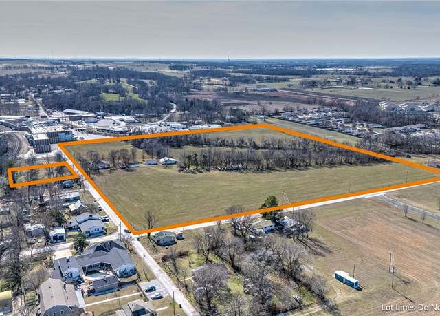 Property at 311 W Charley St, Decatur, AR 72722, 3 beds, 1 bath