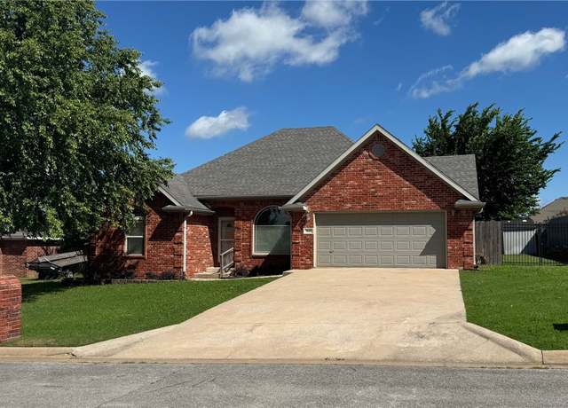 Property at 808 Herron St, Prairie Grove, AR 72753, 3 beds, 2 baths