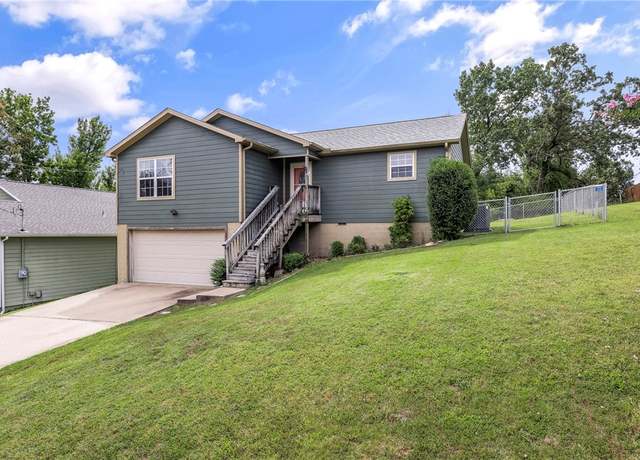 Property at 8002 Pine Ln, Rogers, AR 72756, 3 beds, 2 baths