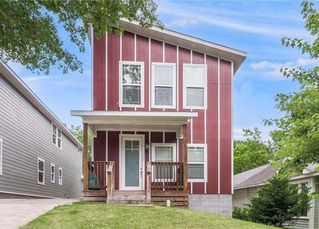 Property at 306 S College Ave, Fayetteville, AR 72701, 3 beds, 3.5 baths
