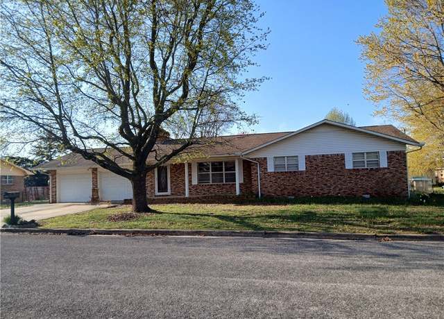 Property at 1003 Freeman Ave, Berryville, AR 72616, 3 beds, 2 baths