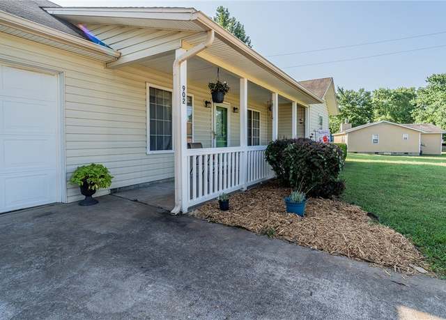 Property at 902 Acorn St, Huntsville, AR 72740, 3 beds, 2 baths