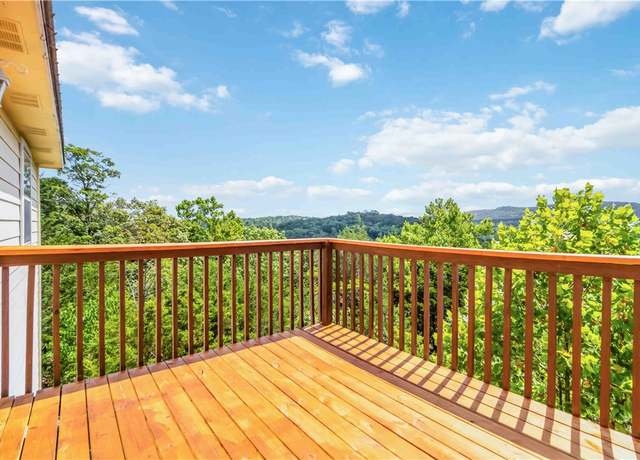Property at 8 Blackfoot Dr, Holiday Island, AR 72631, 2 beds, 1 bath