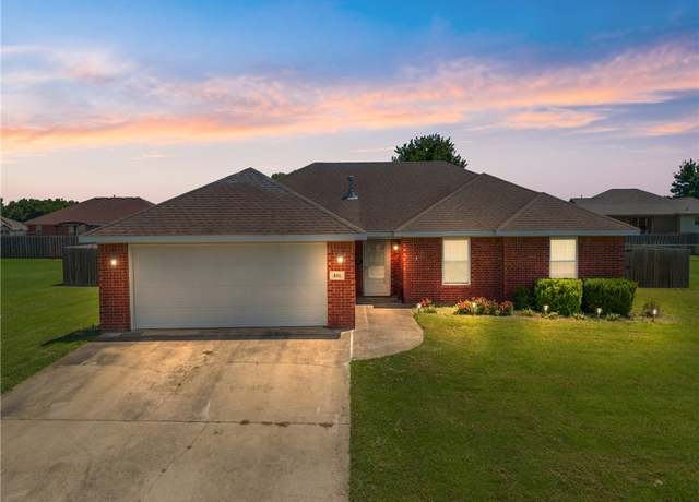 Property at 820 Eagle Crst, Pea Ridge, AR 72751, 3 beds, 2 baths