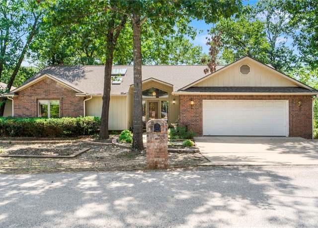 Property at 30 Kensington Dr, Bella Vista, AR 72715, 2 beds, 2.5 baths