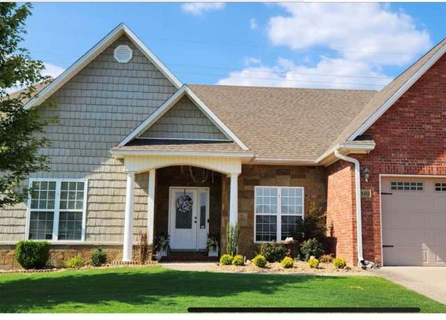 Property at 102 Buffalo St, Clarksville, AR 72830, 3 beds, 2 baths