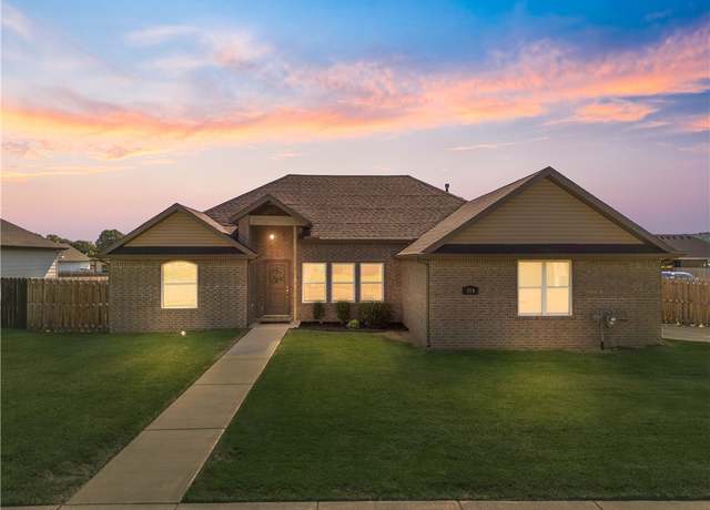 Property at 394 N Tacoma St, Farmington, AR 72730, 3 beds, 2 baths