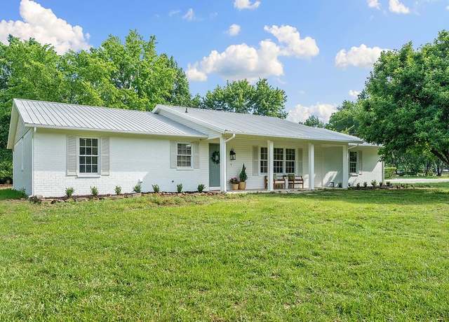 Property at 3335 N Wagner Rd, Fayetteville, AR 72704, 4 beds, 2 baths