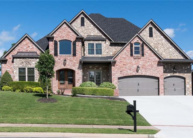 Property at 1611 NE Chapel Hill Dr, Bentonville, AR 72712, 5 beds, 4.5 baths