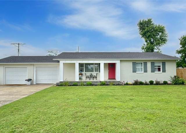 Property at 1814 S 11th St, Rogers, AR 72756, 3 beds, 2 baths