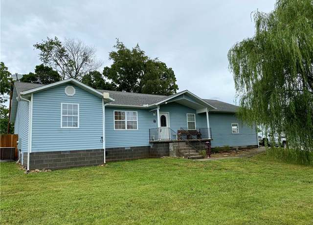 Property at 1202 Mckennon St, Berryville, AR 72616, 4 beds, 2 baths