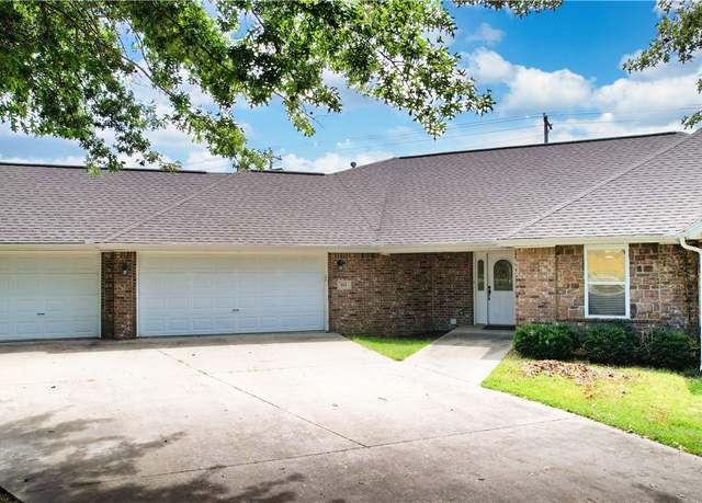 Property at 631 Mustang Ct, Centerton, AR 72719, 3 beds, 2 baths
