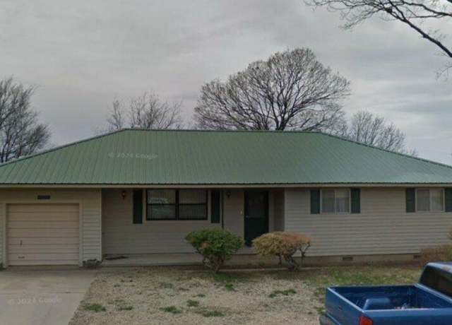 Property at 2301 Cassidy, Siloam Springs, AR 72761, 3 beds, 2 baths