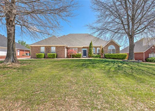 Property at 2074 N Hartford Dr, Fayetteville, AR 72701, 4 beds, 2.5 baths
