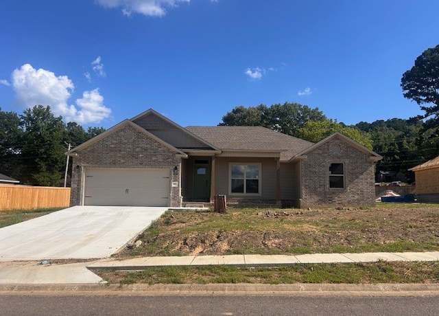 Property at 2407 Logan Ct, Russellville, AR 72834, 3 beds, 2 baths