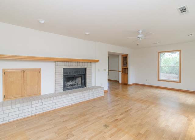 Property at 4017 N Valerie Dr, Fayetteville, AR 72703, 3 beds, 2.5 baths