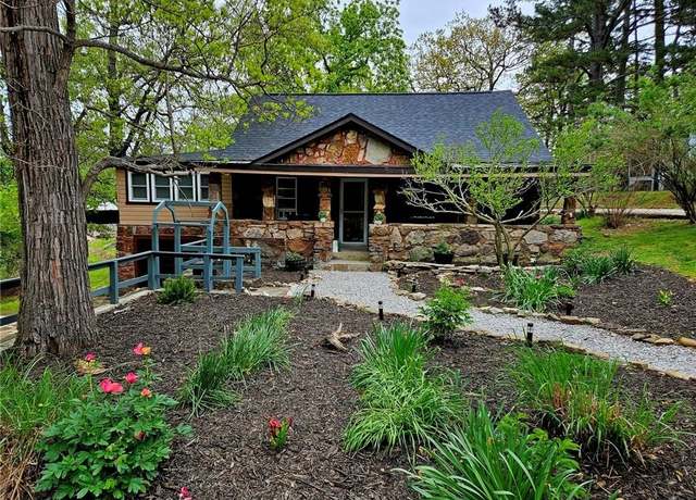 Property at 52 Wall St, Eureka Springs, AR 72632, 3 beds, 2 baths