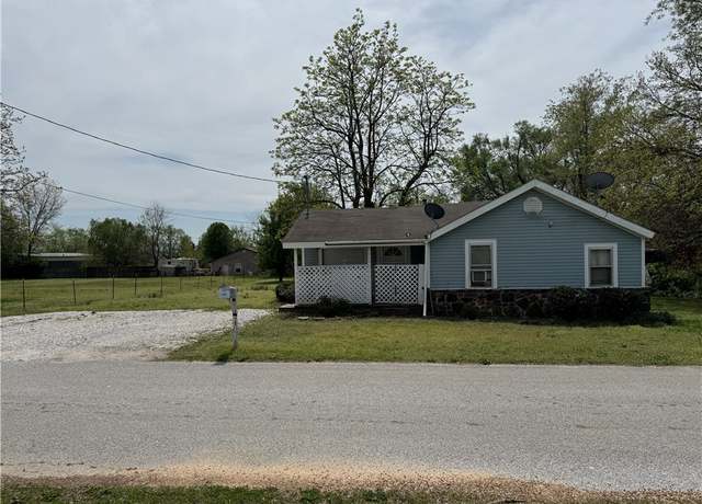 Property at 609 James Ave, Springdale, AR 72764, 3 beds, 1 bath